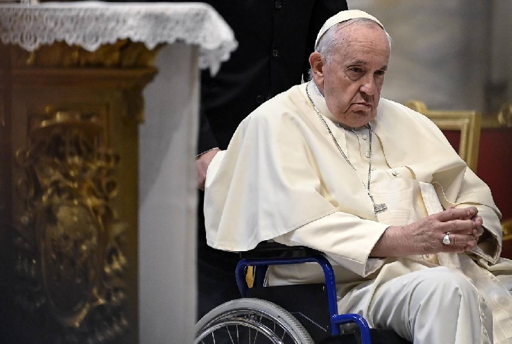 https://www.ragusanews.com/immagini_articoli/10-03-2025/papa-francesco-notte-tranquilla-sta-riposando-500.jpg