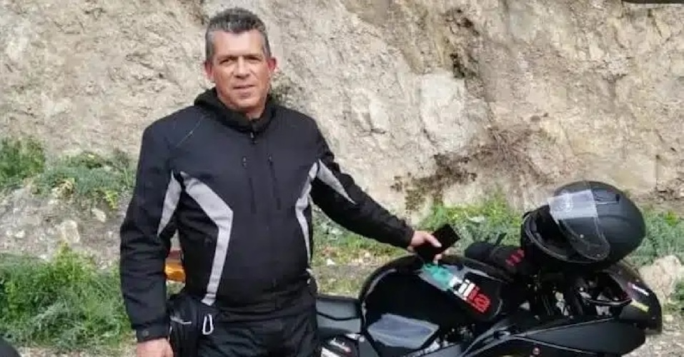 https://www.ragusanews.com/immagini_articoli/10-04-2025/la-moto-scivola-muore-sulla-catania-siracusa-500.jpg