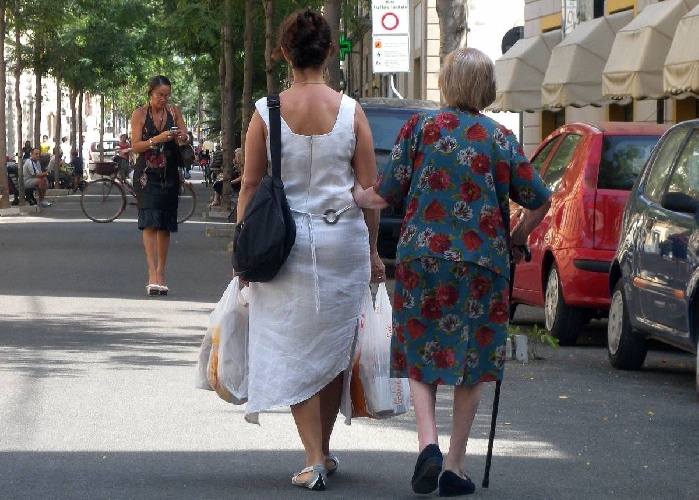 https://www.ragusanews.com/immagini_articoli/10-09-2021/badanti-in-sicilia-quasi-la-meta-sono-italiane-500.jpg