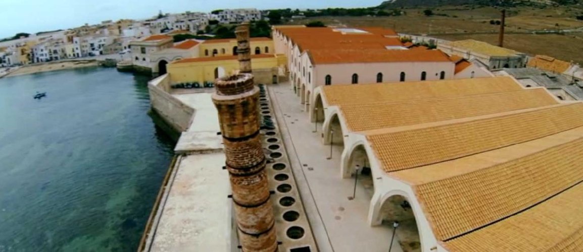 https://www.ragusanews.com/immagini_articoli/10-11-2018/tonnara-favignana-potra-tornare-pescare-tonno-500.jpg