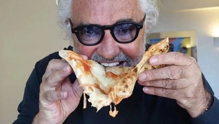 https://www.ragusanews.com/immagini_articoli/10-12-2023/tutti-pazzi-per-la-pizza-a-68-euro-di-briatore-a-catania-500.jpg
