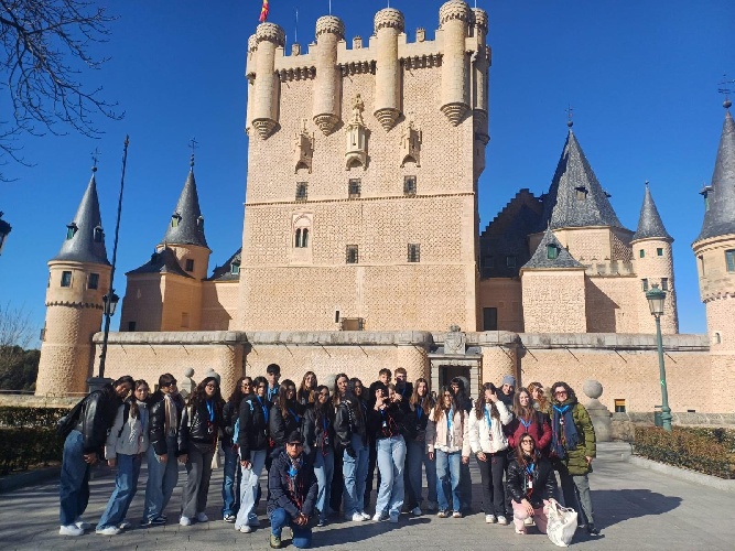 https://www.ragusanews.com/immagini_articoli/11-02-2025/1739258963-l-istituto-g-curcio-di-ispica-fa-un-gemellaggio-con-madrid-2-500.jpg