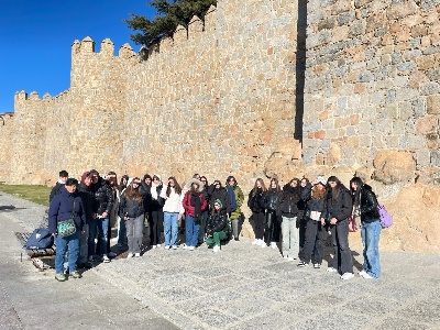 https://www.ragusanews.com/immagini_articoli/11-02-2025/1739258966-l-istituto-g-curcio-di-ispica-fa-un-gemellaggio-con-madrid-4-300.jpg