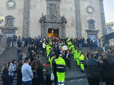 https://www.ragusanews.com/immagini_articoli/11-03-2025/1741770143-celebrati-i-funerali-di-josephine-leotta-1-300.jpg