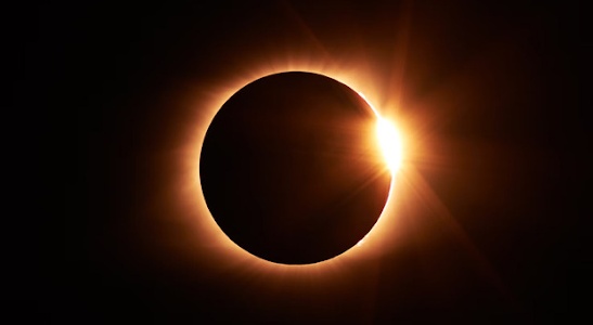https://www.ragusanews.com/immagini_articoli/11-03-2025/eclissi-lunare-in-arrivo-il-14-marzo-ecco-dove-e-quando-vedere-la-luna-di-sangue-300.jpg
