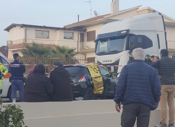 https://www.ragusanews.com/immagini_articoli/11-03-2025/incidente-mortale-a-comiso-perde-la-vita-duna-donna-500.jpg
