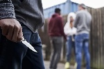 https://www.ragusanews.com/immagini_articoli/11-03-2025/lite-tra-giovani-davanti-a-una-scuola-ad-avola-ferito-con-un-coltellino-100.jpg