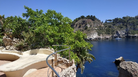 https://www.ragusanews.com/immagini_articoli/11-04-2024/taormina-isola-bella-riapre-al-pubblico-venerdi-12-aprile-300.jpg