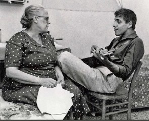 https://www.ragusanews.com/immagini_articoli/11-05-2020/celentano-omaggia-la-mamma-giuditta-foto-240.jpg