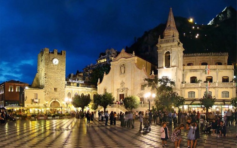 https://www.ragusanews.com/immagini_articoli/11-09-2023/cucine-ristoranti-chiusi-alle-22-30-a-taormina-bene-per-i-viziati-500.jpg