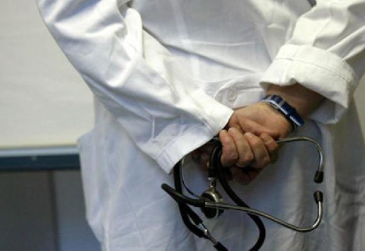 https://www.ragusanews.com/immagini_articoli/11-10-2021/l-asp-di-ragusa-sospende-un-medico-non-vaccinato-500.jpg