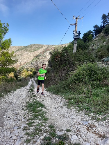 https://www.ragusanews.com/immagini_articoli/11-10-2022/1665478487-campione-regionale-di-trail-corto-a-monterosso-almo-1-500.jpg