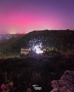 https://www.ragusanews.com/immagini_articoli/11-10-2024/l-aurora-boreale-a-chiaramonte-gulfi-300.jpg