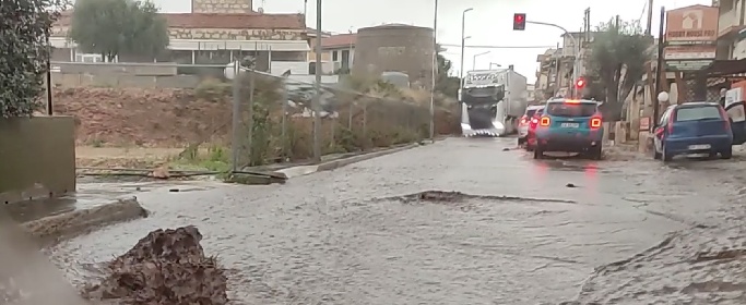 https://www.ragusanews.com/immagini_articoli/11-11-2021/strade-allagate-tra-comiso-e-santa-croce-fiumi-di-acqua-sulla-malavita-vd-280.jpg