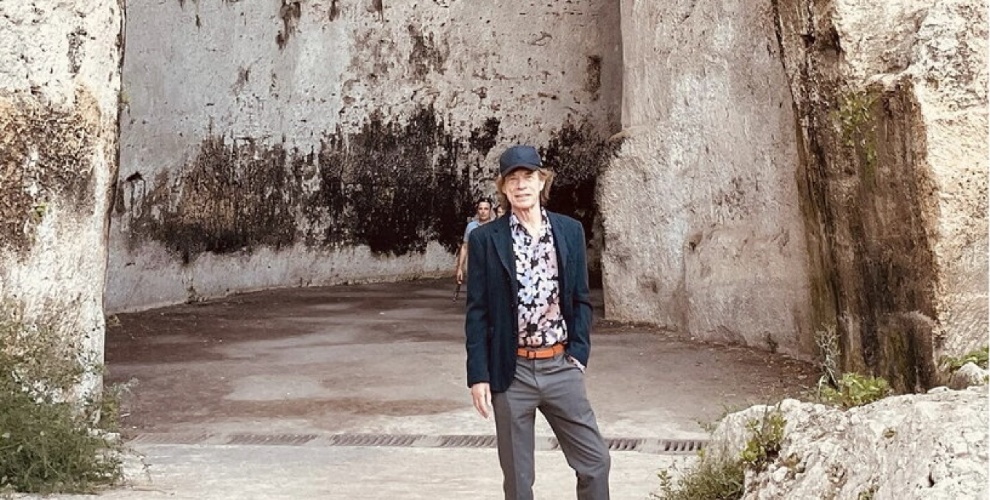 https://www.ragusanews.com/immagini_articoli/11-11-2022/1668166049-mick-jagger-fra-modica-noto-e-siracusa-foto-3-500.jpg