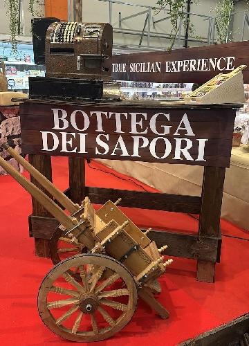 https://www.ragusanews.com/immagini_articoli/11-12-2024/1733904826-ag-cash-carry-a-modica-la-bottega-dei-sapori-2-500.jpg