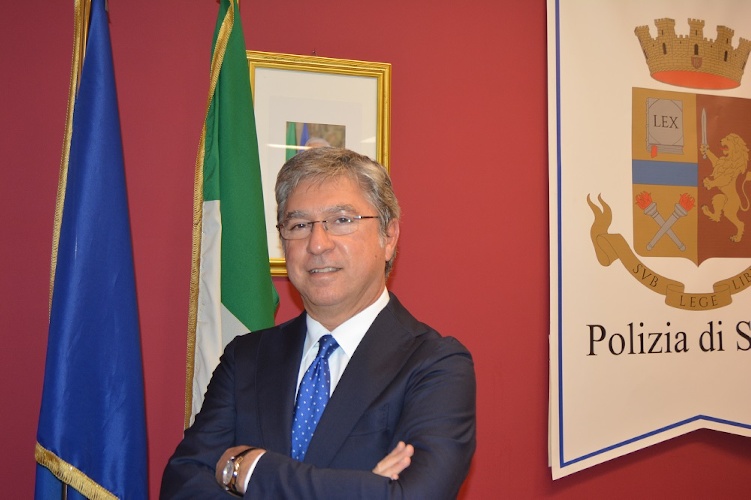 https://www.ragusanews.com/immagini_articoli/11-12-2024/marco-giambra-e-il-nuovo-questore-di-ragusa-500.jpg