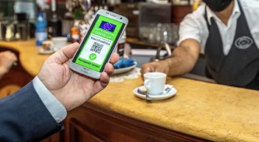 https://www.ragusanews.com/immagini_articoli/12-01-2022/non-controlla-il-green-pass-multa-a-titolare-di-bar-280.jpg