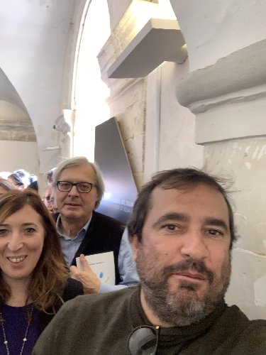 https://www.ragusanews.com/immagini_articoli/12-02-2020/sgarbi-a-noto-racconto-il-cenacolo-artistico-di-scicli-500.jpg