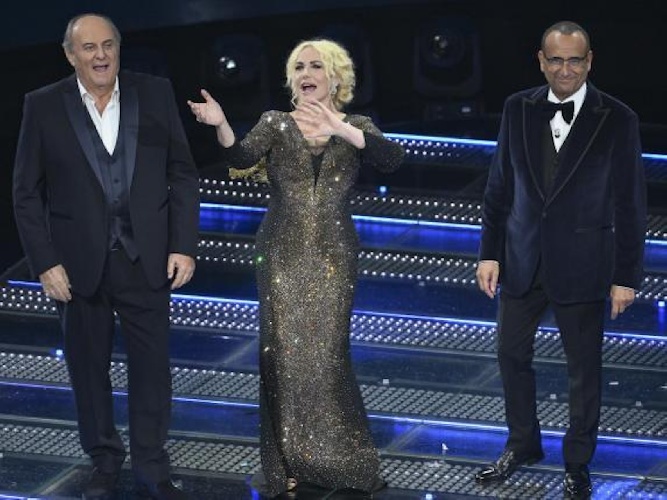 https://www.ragusanews.com/immagini_articoli/12-02-2025/la-scaletta-della-seconda-serata-di-sanremo-2025-cantanti-orari-ospiti-500.jpg