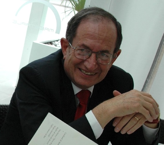 https://www.ragusanews.com/immagini_articoli/12-02-2025/scicli-e-morto-il-farmacista-adolfo-ferro-500.jpg