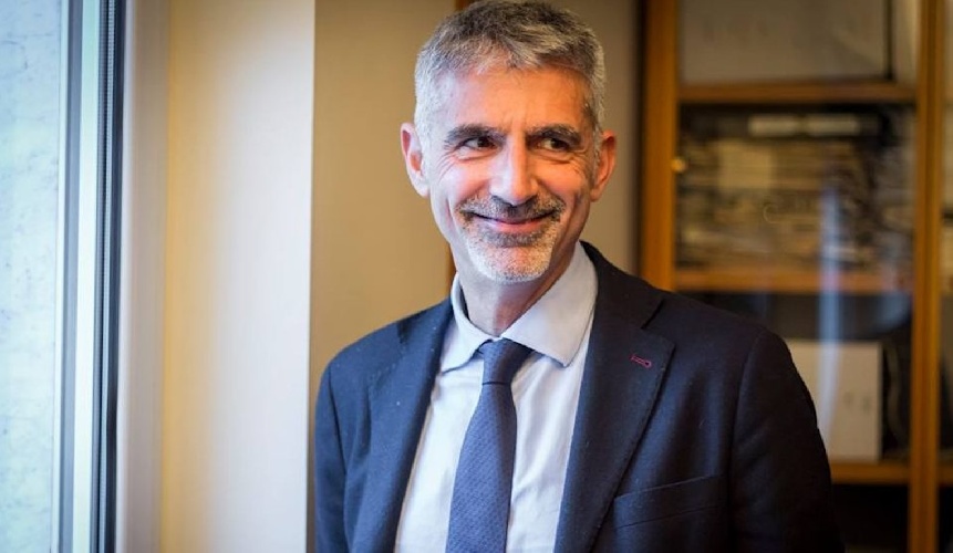 https://www.ragusanews.com/immagini_articoli/12-02-2025/sindaco-cassi-adegua-il-proprio-stipendio-a-10-mila-euro-al-mese-piu-di-5-mila-euro-per-assessori-500.jpg