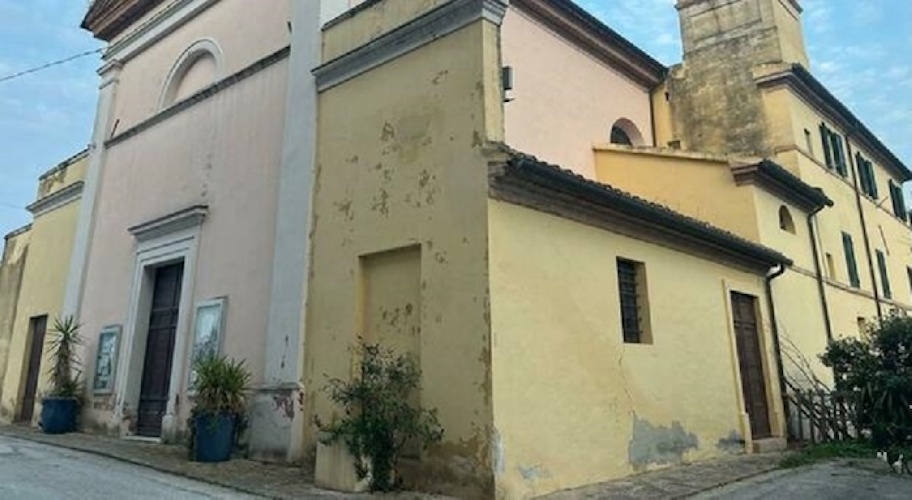 https://www.ragusanews.com/immagini_articoli/12-03-2025/si-impicca-in-chiesa-morta-la-studentessa-17enne-donati-gli-organi-ultimo-gesto-d-amore-500.jpg