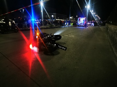 https://www.ragusanews.com/immagini_articoli/12-04-2025/1744442368-diciannovenne-muore-in-un-incidente-in-scooter-nel-giorno-del-suo-compleanno-1-300.jpg