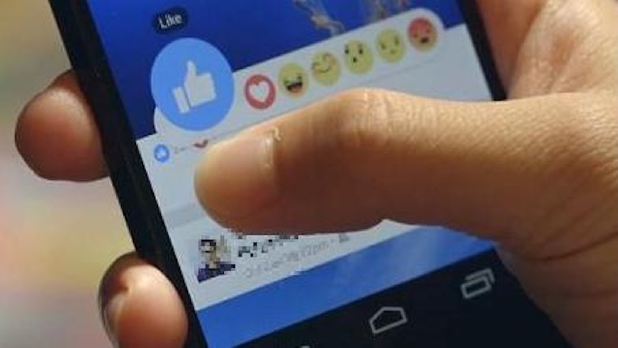 https://www.ragusanews.com/immagini_articoli/12-04-2025/17enne-picchiato-per-un-like-sui-social-e-ricoverato-in-prognosi-riservata-500.jpg