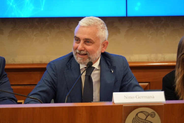 https://www.ragusanews.com/immagini_articoli/12-05-2024/ponte-sullo-stretto-il-sen-germana-ai-siciliani-il-mondo-ci-invidiera-500.jpg