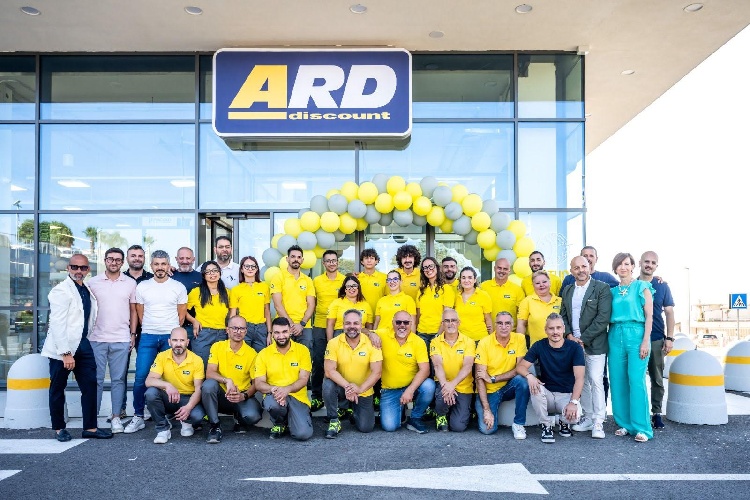 https://www.ragusanews.com/immagini_articoli/12-07-2024/ard-discount-inaugura-un-nuovo-punto-vendita-a-marina-di-ragusa-500.jpg