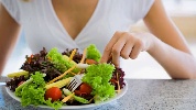 https://www.ragusanews.com/immagini_articoli/12-08-2022/dieta-cosa-mangiare-per-perdere-peso-velocemente-100.jpg