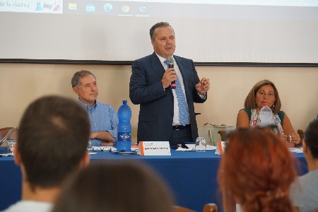https://www.ragusanews.com/immagini_articoli/12-09-2022/lavoro-crosswork-per-36-giovani-disoccupati-siciliani-e-maltesi-300.jpg