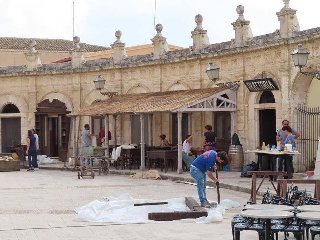 https://www.ragusanews.com/immagini_articoli/12-10-2019/1570907247-primo-ciak-per-il-film-cammilleriano-la-concessione-telefono-foto-1-240.jpg