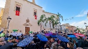 https://www.ragusanews.com/immagini_articoli/12-12-2024/la-vigilia-di-santa-lucia-a-comiso-e-il-lancio-delle-noccioline-foto-video-100.jpg