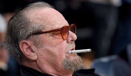 https://www.ragusanews.com/immagini_articoli/13-01-2023/jack-nicholson-voci-di-demenza-senile-isolato-da-un-anno-nella-sua-casa-300.jpg