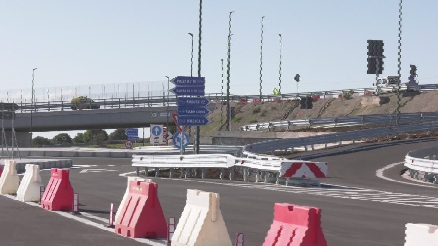 https://www.ragusanews.com/immagini_articoli/13-01-2024/autostrada-il-tratto-fino-a-modica-gia-in-manutenzione-uno-scherzo-500.jpg