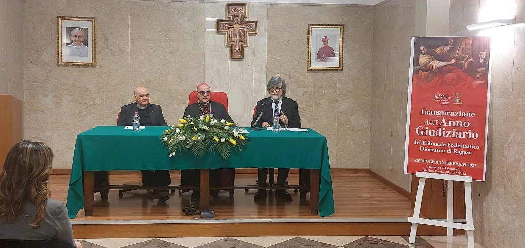 https://www.ragusanews.com/immagini_articoli/13-02-2025/aperto-l-anno-giudiziario-del-tribunale-ecclesiastico-a-ragusa-500.jpg