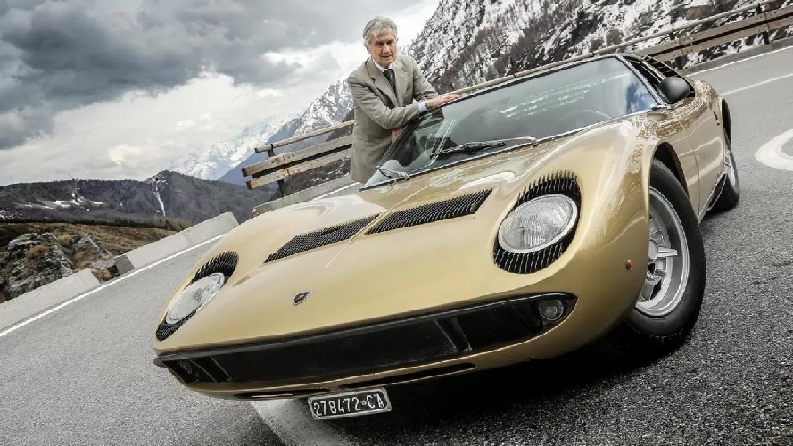 https://www.ragusanews.com/immagini_articoli/13-03-2024/1710359753-morto-marcello-gandini-il-designer-della-lamborghini-miura-1-500.jpg