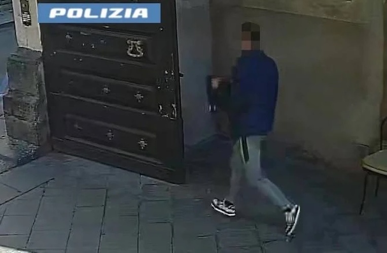 https://www.ragusanews.com/immagini_articoli/13-03-2025/ladro-seriale-incastrato-dai-video-500.jpg