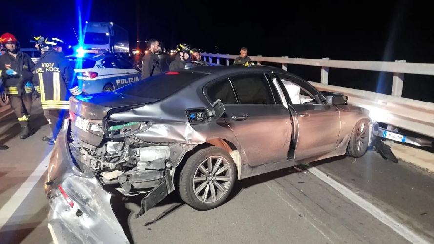 https://www.ragusanews.com/immagini_articoli/13-05-2024/due-morti-e-quattro-feriti-in-un-incidente-sulla-caltanissetta-gela-500.jpg