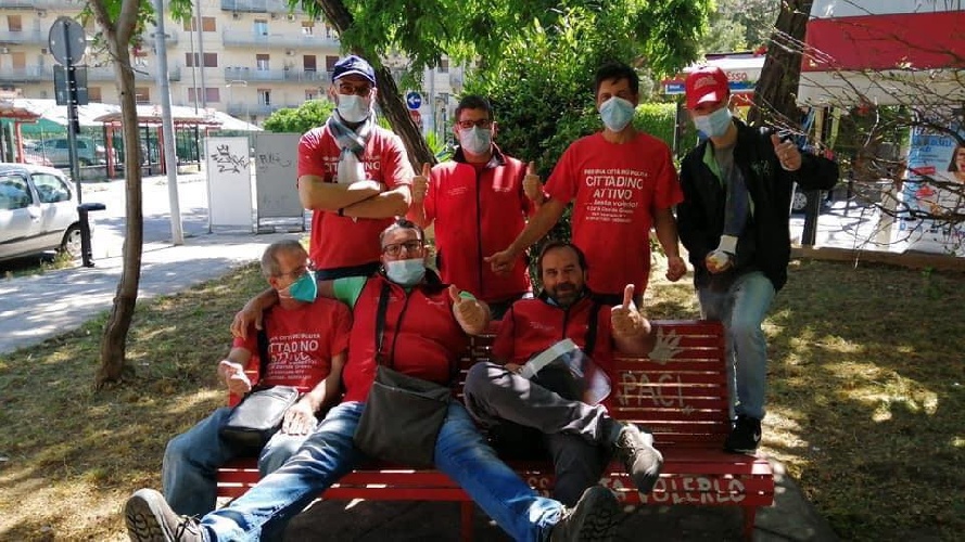 https://www.ragusanews.com/immagini_articoli/13-09-2021/noi-ci-guadagniamo-il-reddito-di-cittadinanza-cosi-500.jpg