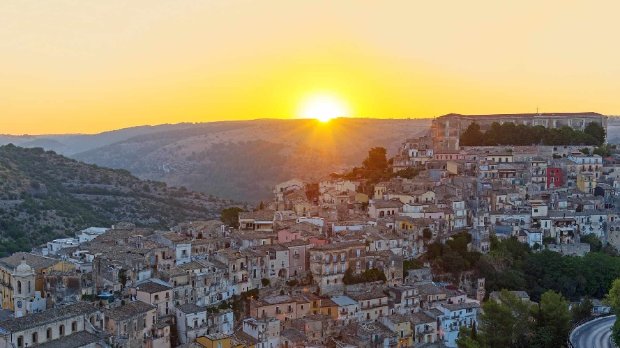 https://www.ragusanews.com/immagini_articoli/13-09-2021/sicilia-in-zona-gialla-per-tutto-settembre-500.jpg