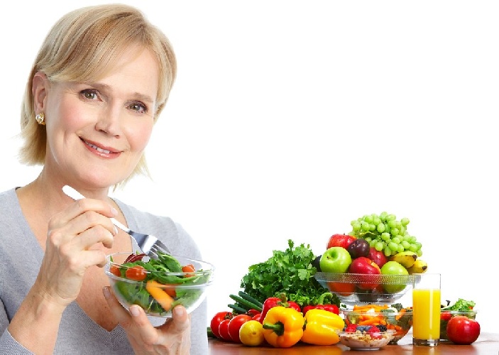https://www.ragusanews.com/immagini_articoli/13-10-2021/dieta-in-menopausa-cosa-mangiare-per-perdere-peso-500.jpg