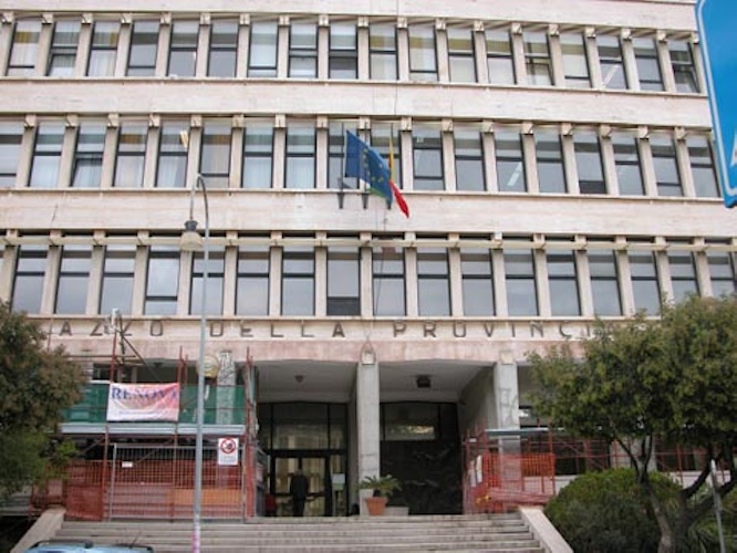 https://www.ragusanews.com/immagini_articoli/14-02-2025/sospesi-tutti-i-concorsi-all-ex-provincia-di-ragusa-500.jpg