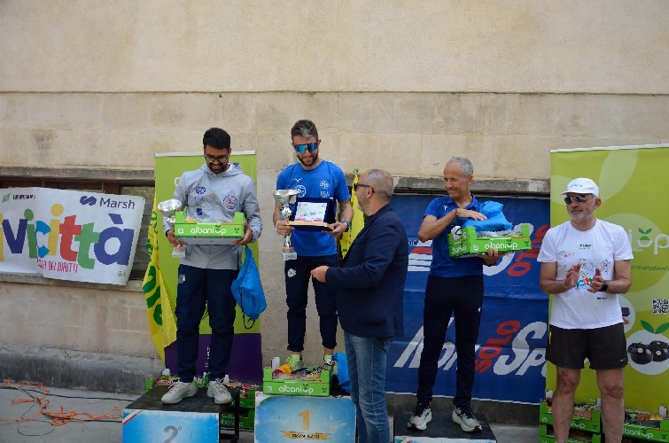 https://www.ragusanews.com/immagini_articoli/14-04-2024/1713120010-sabrina-mazza-e-angelo-mandara-vincono-la-maratona-di-ragusa-1-500.jpg