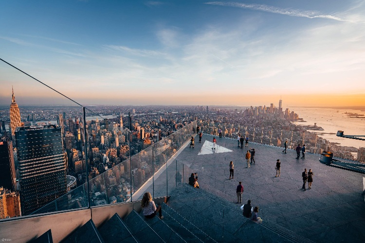 https://www.ragusanews.com/immagini_articoli/14-05-2024/6-tetti-in-alto-a-new-york-city-500.jpg