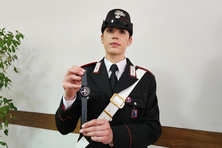 https://www.ragusanews.com/immagini_articoli/14-05-2024/arriva-a-roma-lo-smartwatch-contro-stalking-e-abusi-500.jpg