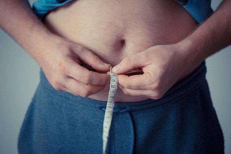 https://www.ragusanews.com/immagini_articoli/14-06-2019/dieta-la-ritenzione-idrica-6-cibi-per-sconfiggerla-500.jpg