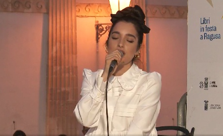 https://www.ragusanews.com/immagini_articoli/14-06-2021/levante-canta-a-cappella-solo-per-le-orecchie-dei-ragusani-video-280.jpg